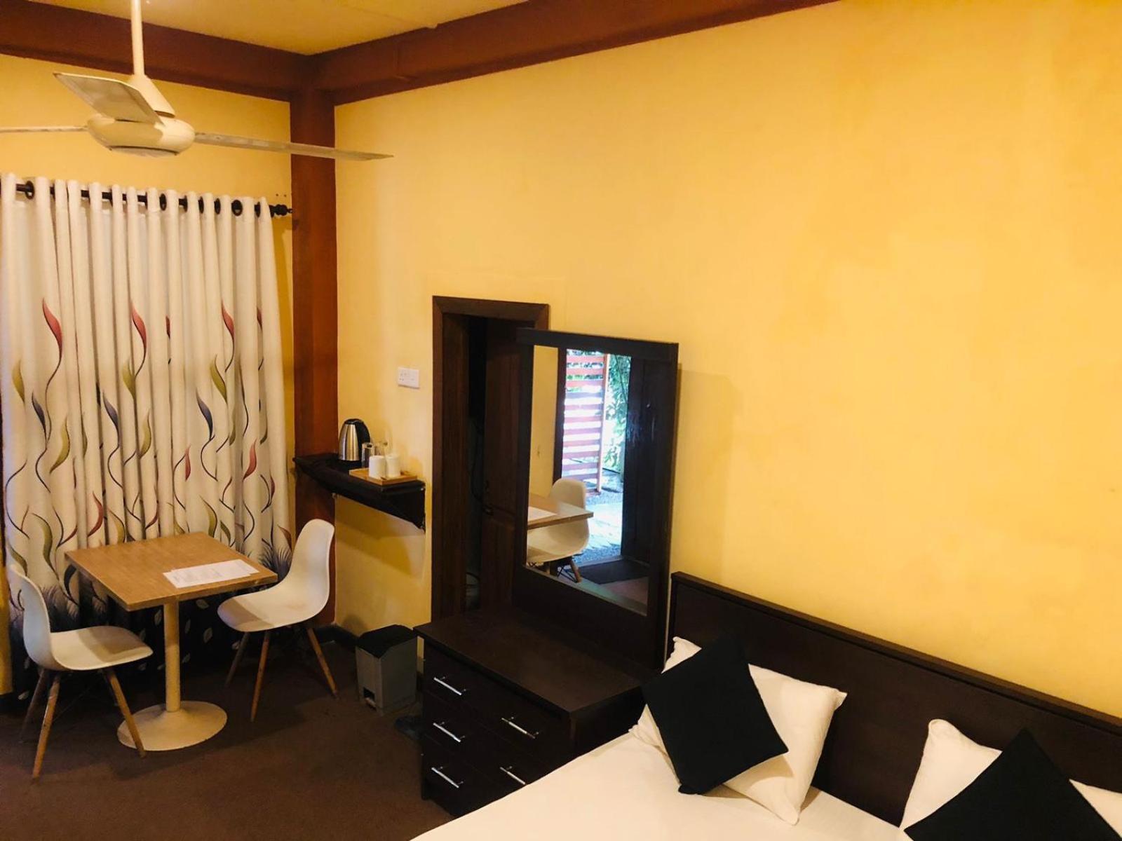 Cinnamon Airport Residencies Katunayake Exterior photo